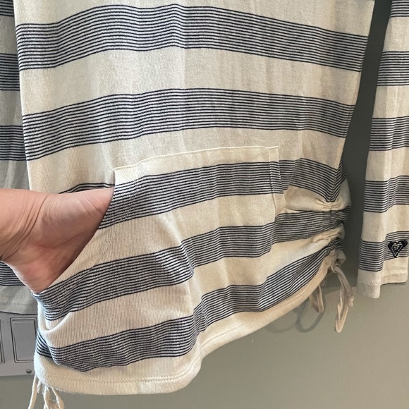 Cute Roxy pull over - Picture 4 of 16